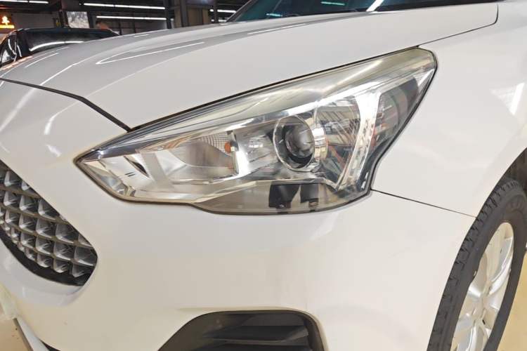 Used Haval M6 2019 1.5T Manual Two-Wheel Drive Urban Version China VI Standard Left Front Headlight