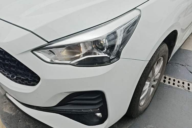 Used Haval M6 2019 1.5T Manual Two-Wheel Drive Elite Version China VI Standard Left Front Headlight