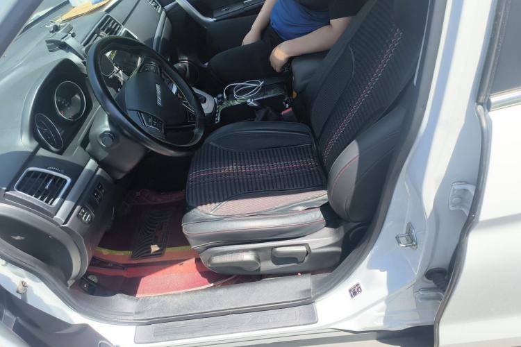 Used Haval M6 2019 1.5T DCT Two-Wheel Drive Value Edition China VI Standard Left Front Seat