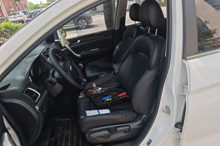 Used Haval M6 2019 1.5T Manual Two-Wheel Drive Elite Version China VI Standard Left Front Seat