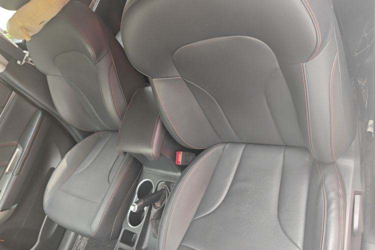 Used Haval M6 2019 1.5T DCT Two-Wheel Drive Value Edition China VI Standard Left Front Seat