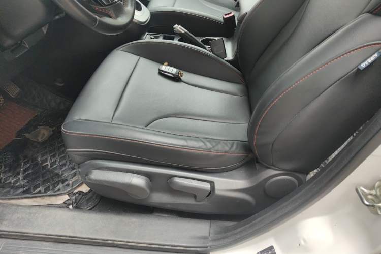 Used Haval M6 2019 1.5T DCT Two-Wheel Drive Elite Version China V Standard Left Front Seat