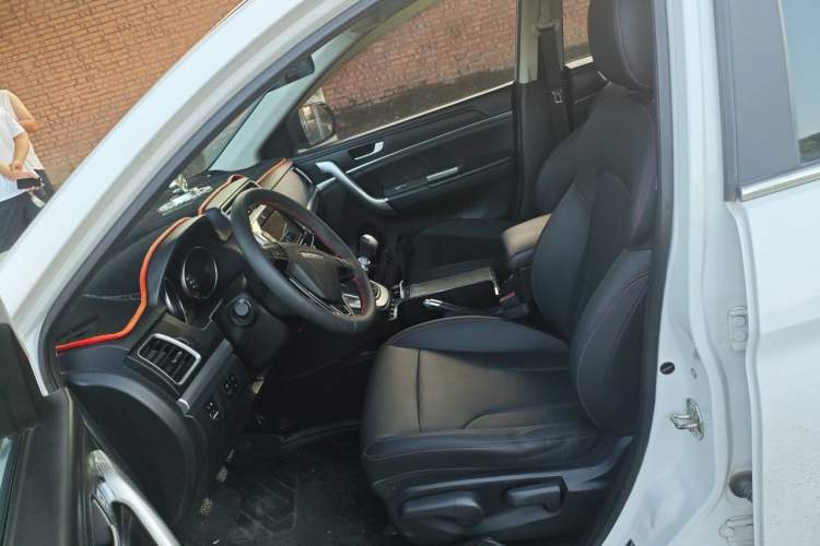 Used Haval M6 2019 1.5T Manual Two-Wheel Drive Elite Version China VI Standard Left Front Seat