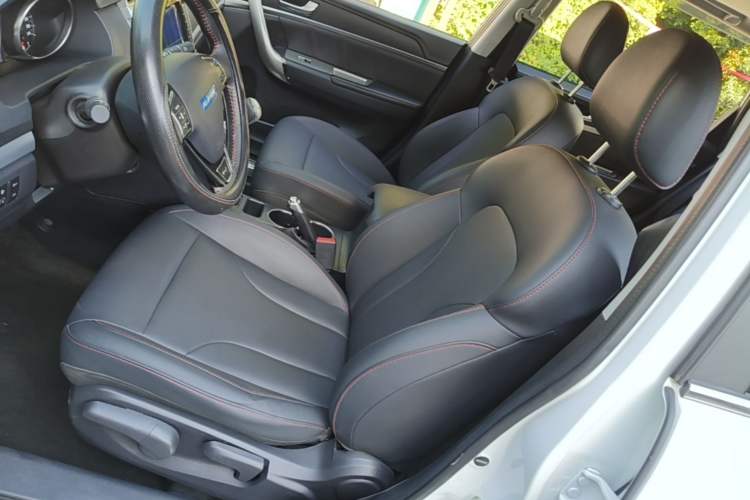 Used Haval M6 2019 1.5T Manual Two-Wheel Drive Elite Version China VI Standard Left Front Seat