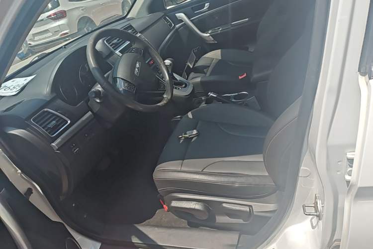Used Haval M6 2019 1.5T DCT Two-Wheel Drive Value Edition China VI Standard Left Front Seat