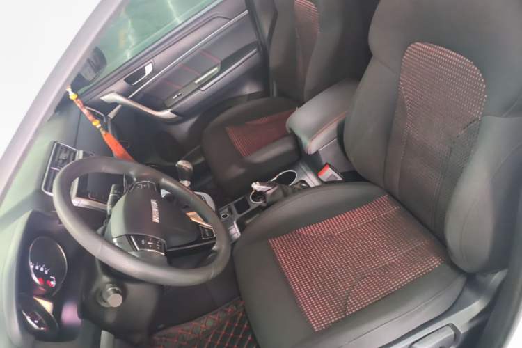 Used Haval M6 2019 1.5T Manual Two-Wheel Drive Urban Version China VI Standard Left Front Seat