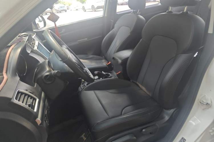 Used Haval M6 2019 1.5T DCT Two-Wheel Drive Value Edition China VI Standard Left Front Seat