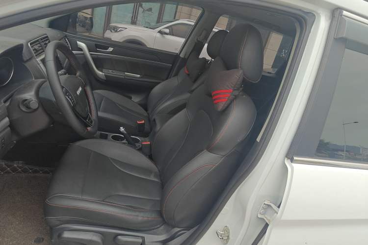 Used Haval M6 2019 1.5T DCT Two-Wheel Drive Elite Version China VI Standard Left Front Seat