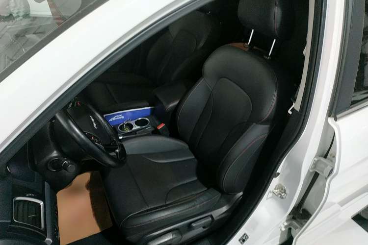Used Haval M6 2019 1.5T DCT Two-Wheel Drive Value Edition China VI Standard Left Front Seat