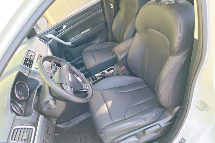 Used Haval M6 2019 1.5T DCT Two-Wheel Drive Elite Version China VI Standard Left Front Seat