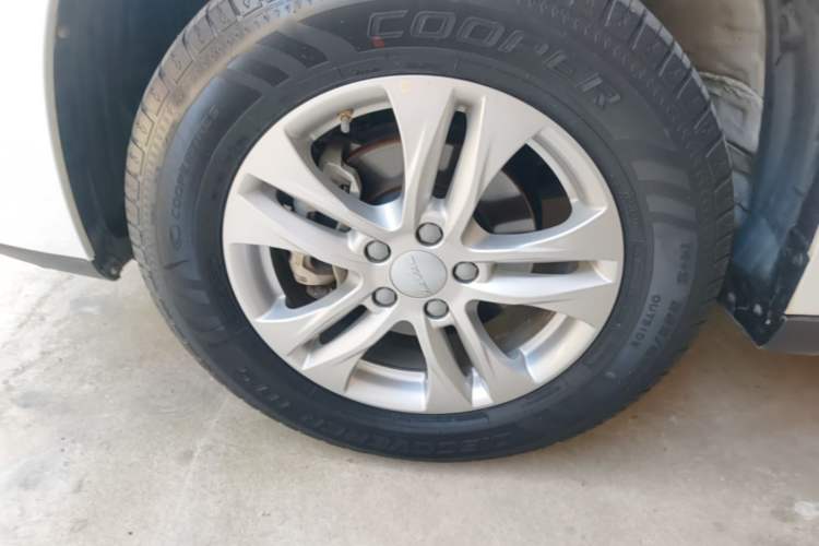 Used Haval M6 2019 1.5T DCT Two-Wheel Drive Value Edition China VI Standard Left Front Wheel Hub