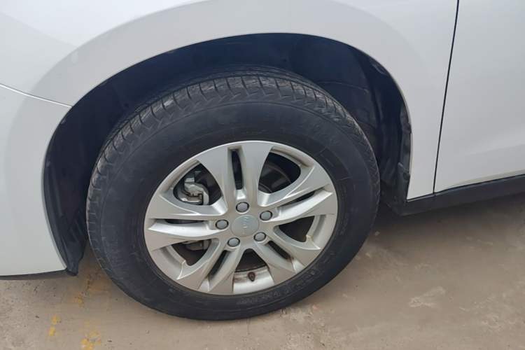 Used Haval M6 2019 1.5T DCT Two-Wheel Drive Value Edition China VI Standard Left Front Wheel Hub