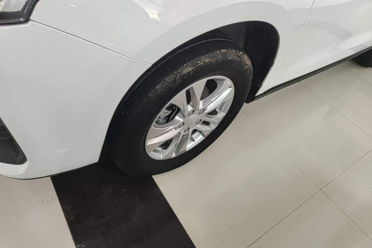 Used Haval M6 2019 1.5T DCT Two-Wheel Drive Value Edition China VI Standard Left Front Wheel Hub