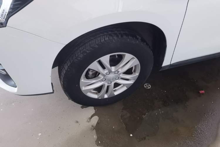 Used Haval M6 2019 1.5T DCT Two-Wheel Drive Value Edition China VI Standard Left Front Wheel Hub