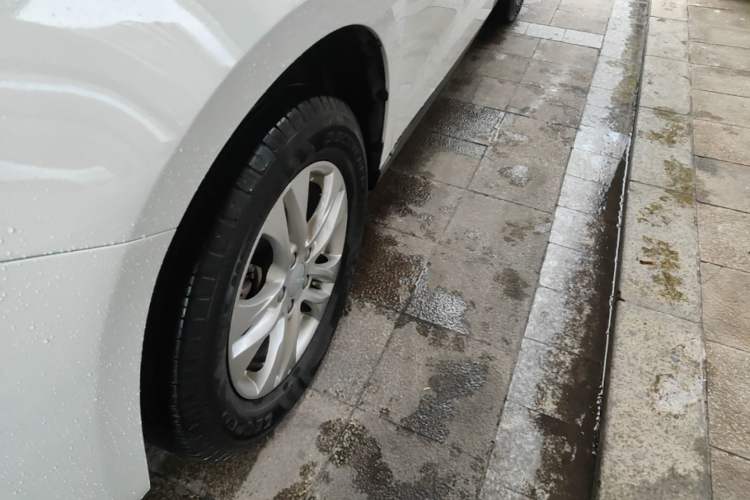 Used Haval M6 2019 1.5T DCT Two-Wheel Drive Value Edition China VI Standard Left Front Wheel Hub