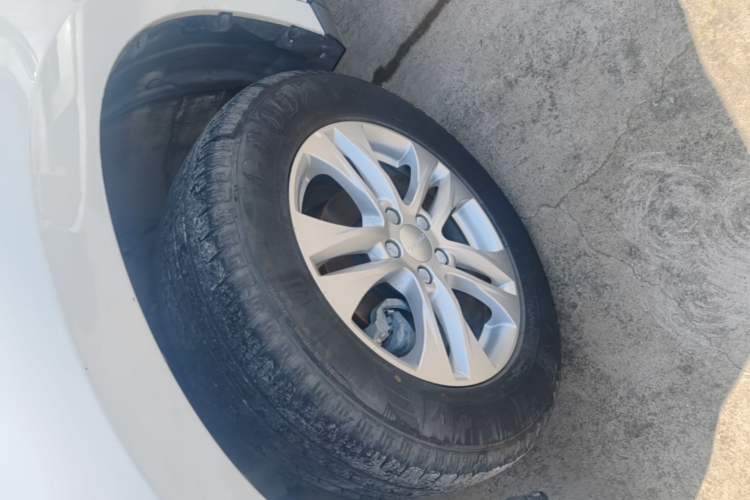 Used Haval M6 2019 1.5T DCT Two-Wheel Drive Value Edition China VI Standard Left Front Wheel Hub