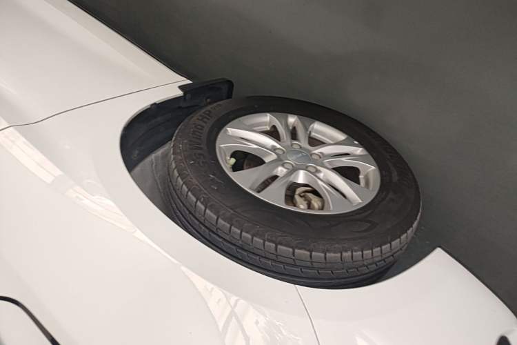 Used Haval M6 2019 1.5T Manual Two-Wheel Drive Elite Version China V Standard Left Front Wheel Hub