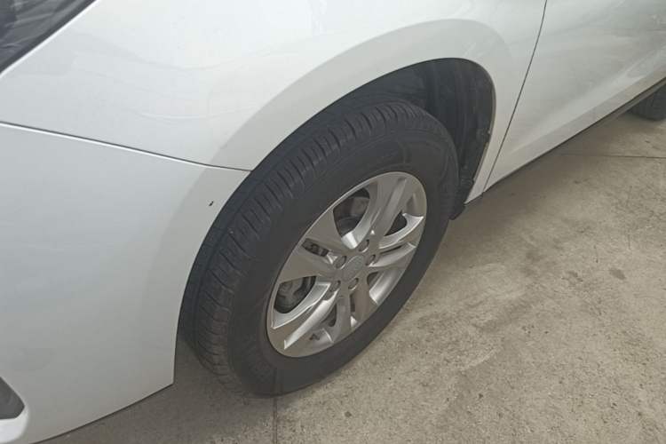 Used Haval M6 2019 1.5T DCT Two-Wheel Drive Value Edition China VI Standard Left Front Wheel Hub