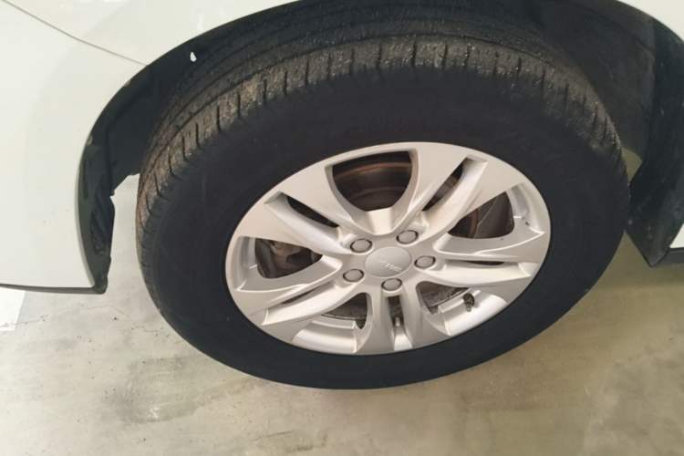 Used Haval M6 2019 1.5T Manual Two-Wheel Drive Elite Version China VI Standard Left Front Wheel Hub
