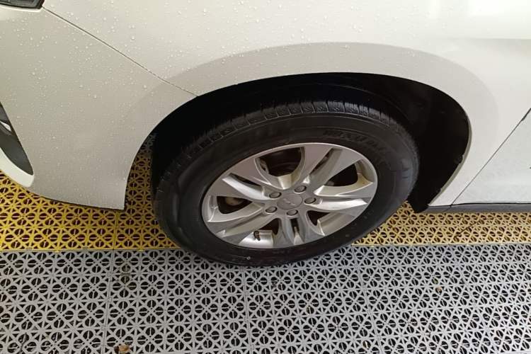 Used Haval M6 2019 1.5T DCT Two-Wheel Drive Elite Version China VI Standard Left Front Wheel Hub