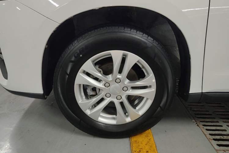 Used Haval M6 2019 1.5T DCT Two-Wheel Drive Elite Version China V Standard Left Front Wheel Hub