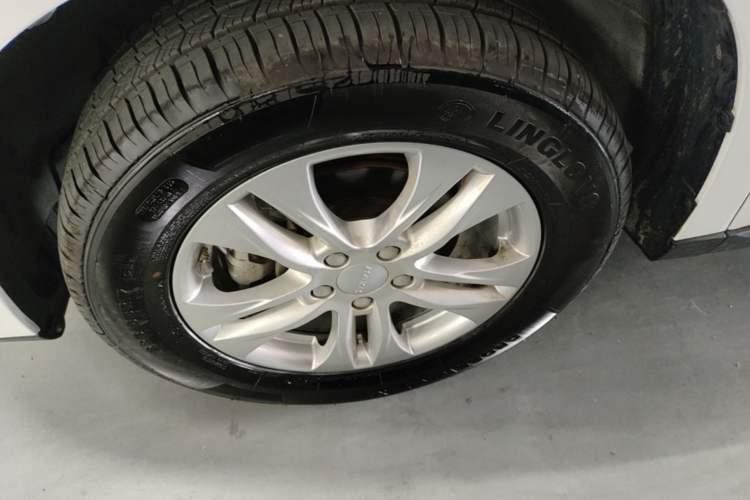 Used Haval M6 2019 1.5T DCT Two-Wheel Drive Value Edition China VI Standard Left Front Wheel Hub