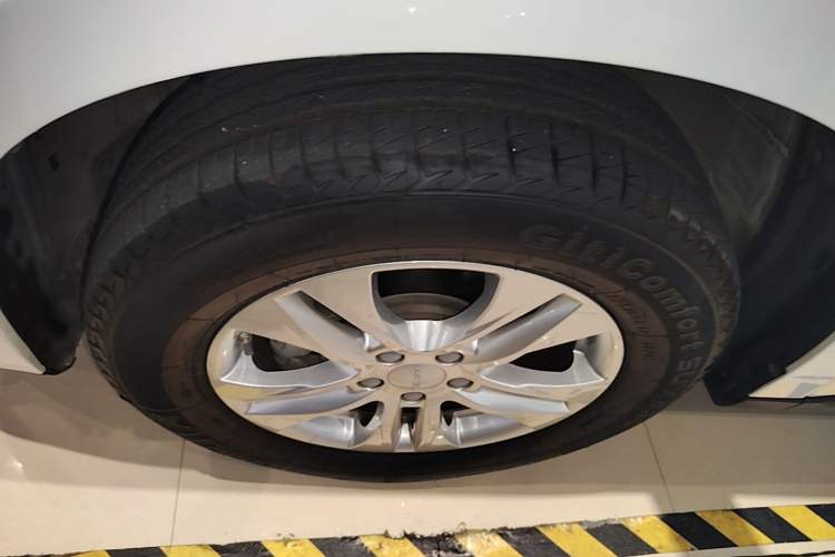 Used Haval M6 2019 1.5T DCT Two-Wheel Drive Value Edition China VI Standard Left Front Wheel Hub