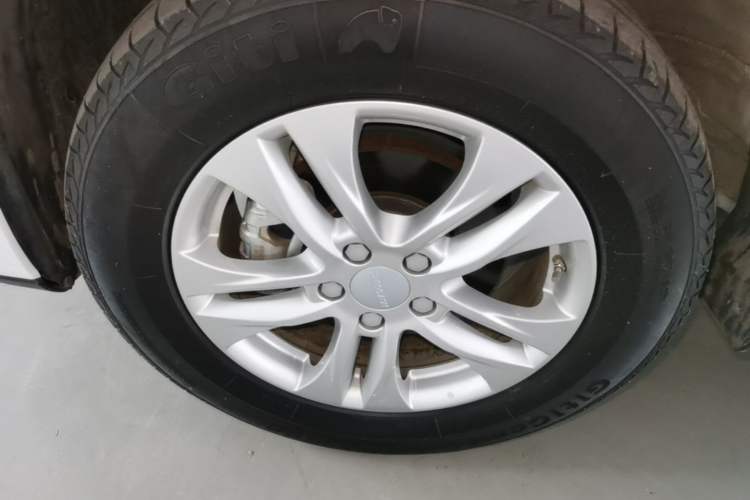 Used Haval M6 2019 1.5T DCT Two-Wheel Drive Value Edition China VI Standard Left Front Wheel Hub