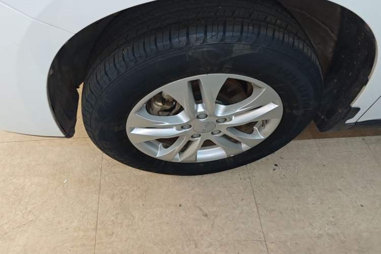 Used Haval M6 2019 1.5T DCT Two-Wheel Drive Value Edition China VI Standard Left Front Wheel Hub