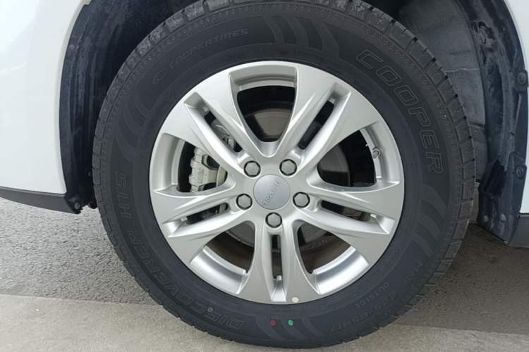 Used Haval M6 2019 1.5T DCT Two-Wheel Drive Value Edition China VI Standard Left Front Wheel Hub
