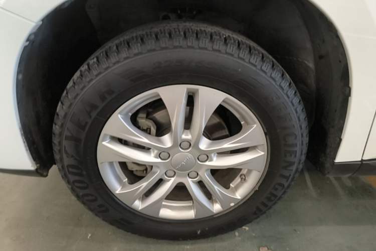 Used Haval M6 2019 1.5T DCT Two-Wheel Drive Value Edition China VI Standard Left Front Wheel Hub
