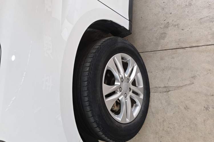 Used Haval M6 2019 1.5T DCT Two-Wheel Drive Value Edition China VI Standard Left Front Wheel Hub
