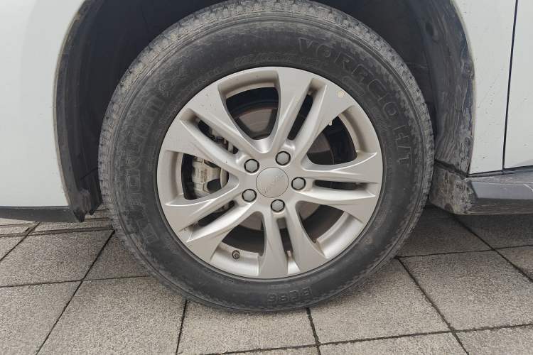 Used Haval M6 2019 1.5T DCT Two-Wheel Drive Elite Version China VI Standard Left Front Wheel Hub