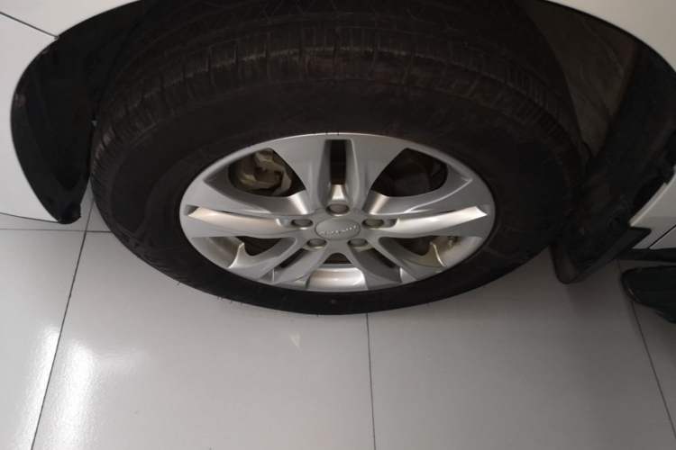 Used Haval M6 2019 1.5T DCT Two-Wheel Drive Elite Version China V Standard Left Front Wheel Hub