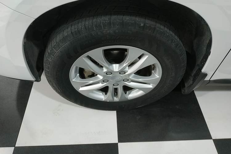 Used Haval M6 2019 1.5T DCT Two-Wheel Drive Value Edition China VI Standard Left Front Wheel Hub