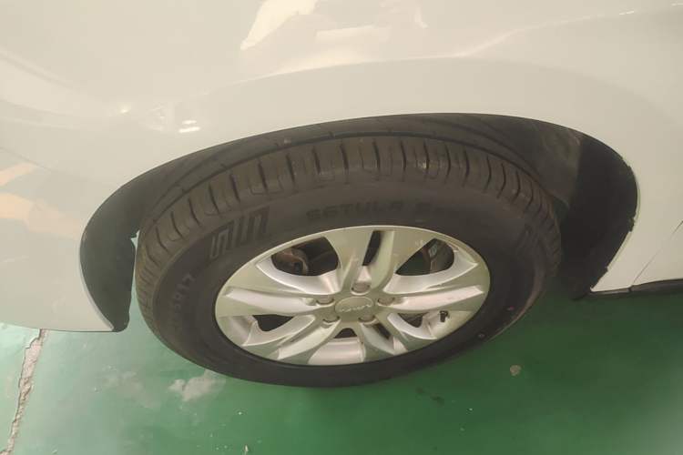 Used Haval M6 2019 1.5T DCT Two-Wheel Drive Elite Version China VI Standard Left Front Wheel Hub