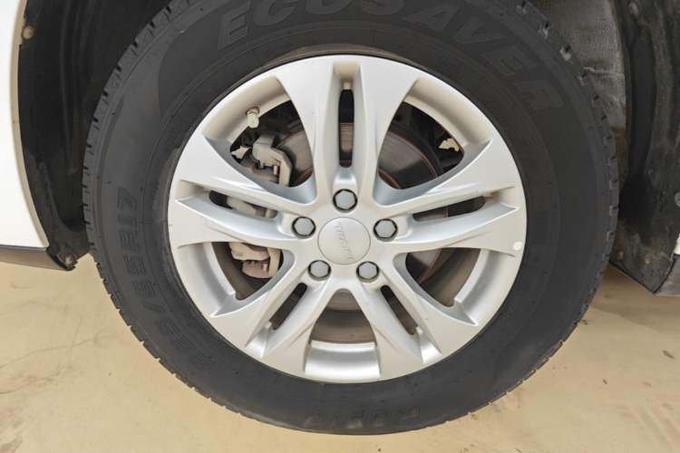 Used Haval M6 2019 1.5T Manual Two-Wheel Drive Urban Version China VI Standard Left Front Wheel Hub