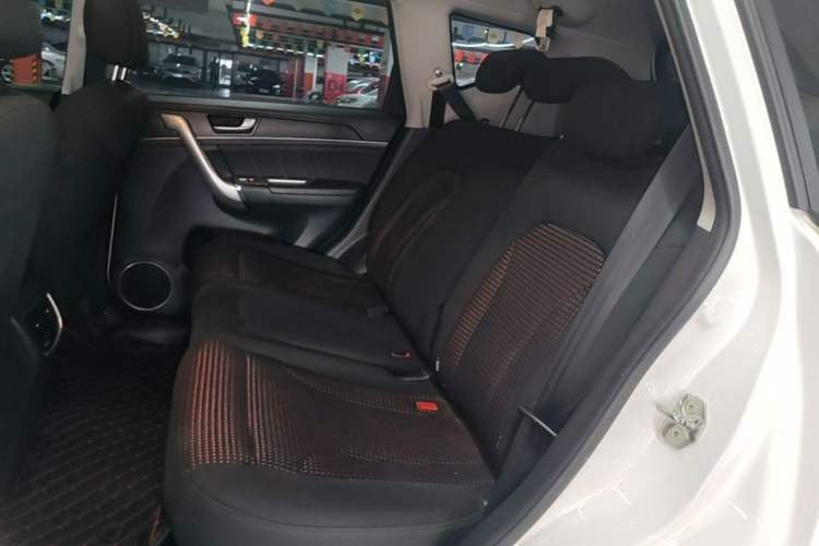 Used Haval M6 2019 1.5T Manual Two-Wheel Drive Urban Version China VI Standard Left Rear Seat