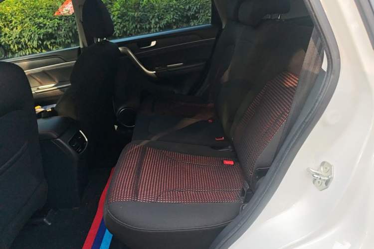 Used Haval M6 2019 1.5T Manual Two-Wheel Drive Urban Version China VI Standard Left Rear Seat