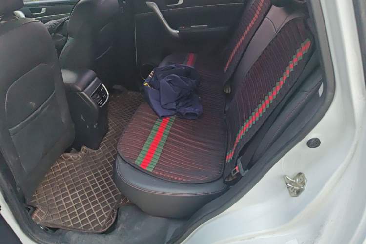 Used Haval M6 2019 1.5T Manual Two-Wheel Drive Elite Version China VI Standard Left Rear Seat