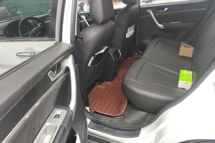 Used Haval M6 2019 1.5T Manual Two-Wheel Drive Elite Version China VI Standard Left Rear Seat