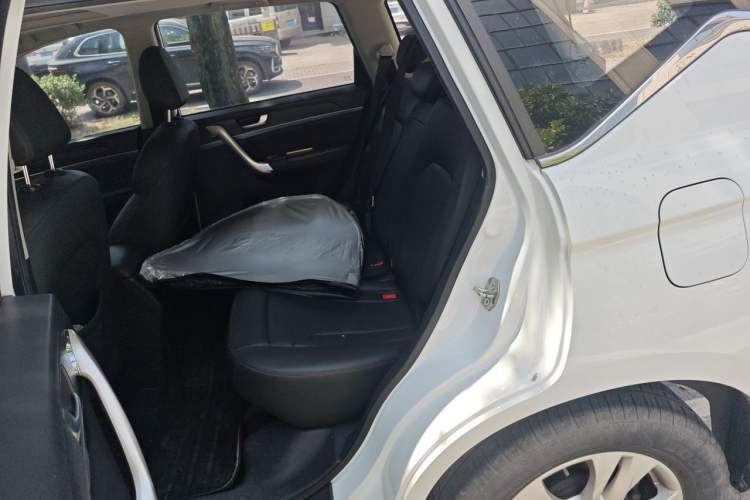 Used Haval M6 2019 1.5T Manual Two-Wheel Drive Elite Version China VI Standard Left Rear Seat