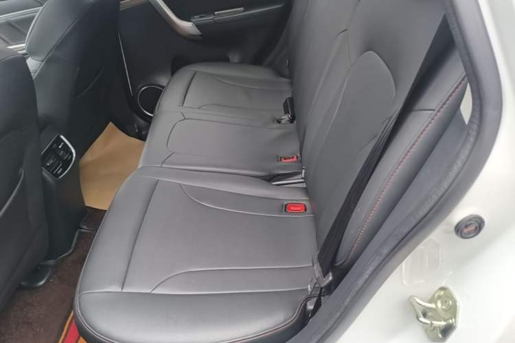 Used Haval M6 2019 1.5T DCT Two-Wheel Drive Elite Version China VI Standard Left Rear Seat