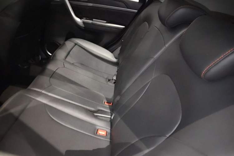 Used Haval M6 2019 1.5T DCT Two-Wheel Drive Elite Version China V Standard Left Rear Seat