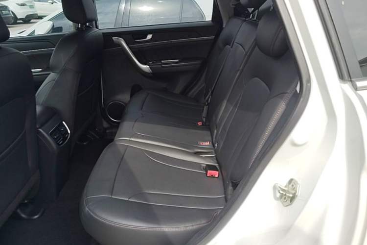 Used Haval M6 2019 1.5T Manual Two-Wheel Drive Elite Version China VI Standard Left Rear Seat
