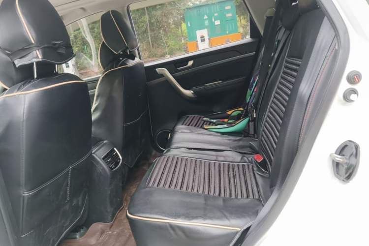 Used Haval M6 2019 1.5T DCT Two-Wheel Drive Elite Version China VI Standard Left Rear Seat