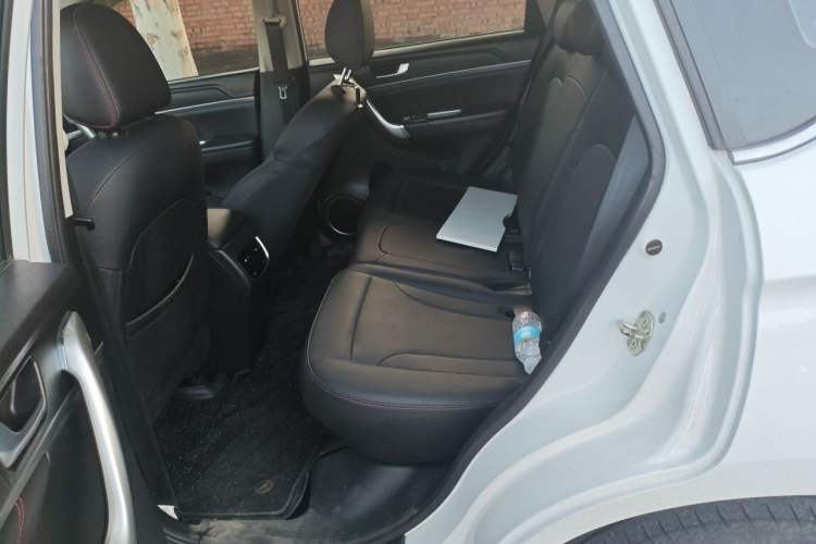 Used Haval M6 2019 1.5T Manual Two-Wheel Drive Elite Version China VI Standard Left Rear Seat