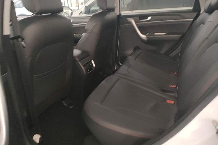 Used Haval M6 2019 1.5T Manual Two-Wheel Drive Elite Version China V Standard Left Rear Seat