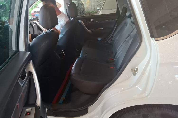 Used Haval M6 2019 1.5T Manual Two-Wheel Drive Elite Version China VI Standard Left Rear Seat