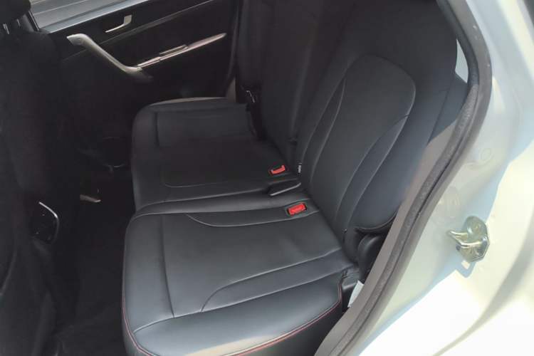 Used Haval M6 2019 1.5T DCT Two-Wheel Drive Elite Version China V Standard Left Rear Seat